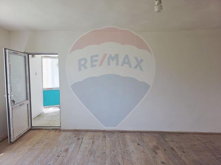 Casă individuală cu 2 camere cu Teren 555 Mp în Botești