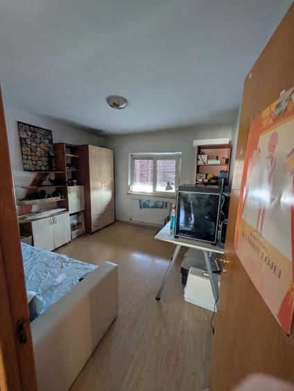 Apartament cu 3 camere decomandat, mobilat în Drumul Sării