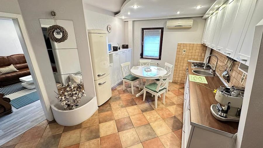 Apartament cu 3 camere decomandat în Dâmbovița