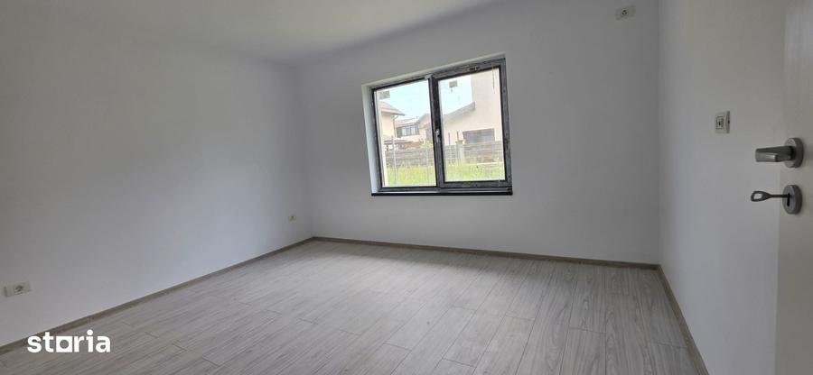 Casă cu 4 camere cu Teren 400 Mp în Domnești