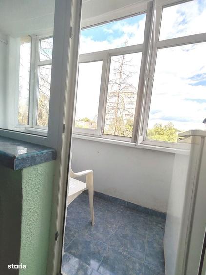 Apartament cu 2 camere semidecomandat în Craiovei