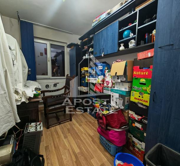 Apartament cu 3 camere nedecomandat, mobilat în Dacia