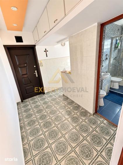 Apartament cu 2 camere semidecomandat în Traian