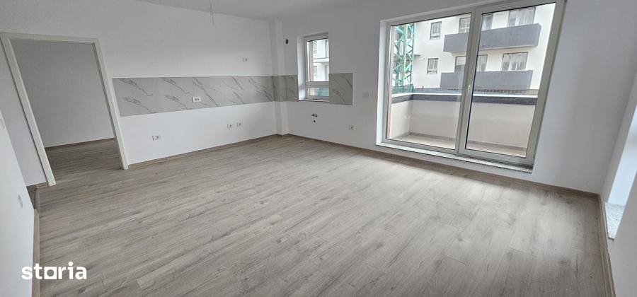 Apartament cu 3 camere decomandat în Tractorul