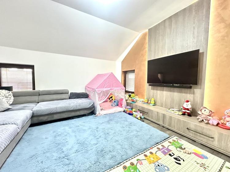 Apartament cu 3 camere semidecomandat, mobilat în Dumbrăvița