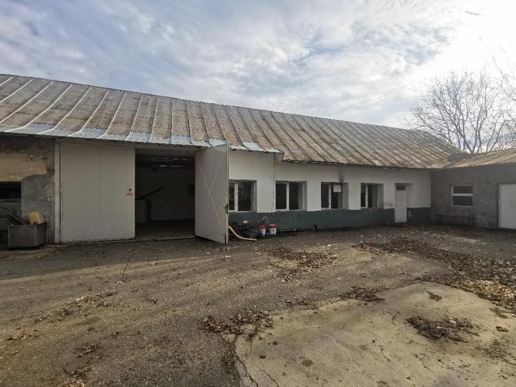Spațiu industrial, de 1,000 mp, în Exterior Sud