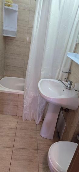 Apartament cu 3 camere nedecomandat, mobilat în Central