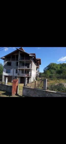 Casă cu 4 camere în Petros