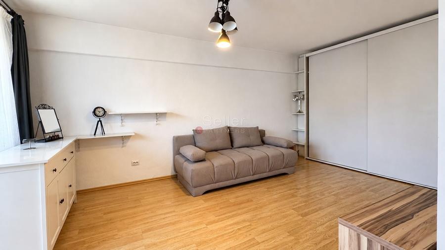 Apartament cu 2 camere decomandat, mobilat în Central
