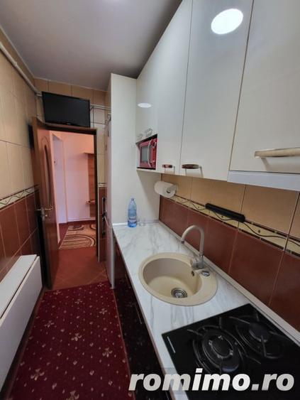 Apartament cu 3 camere semidecomandat în Mioriței