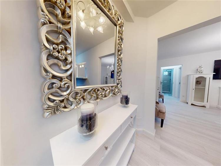 Apartament cu 3 camere semidecomandat, mobilat în Centrul Civic