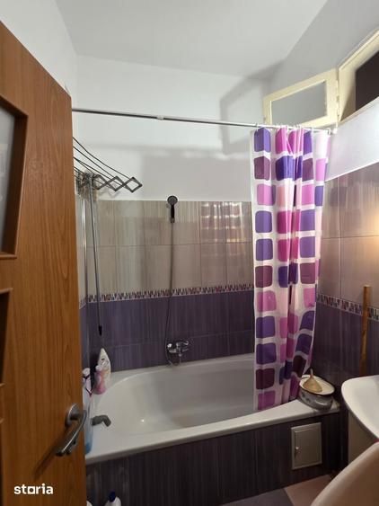 Apartament cu 3 camere decomandat în Drumul Taberei