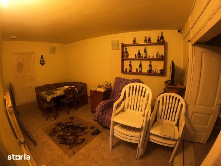 Casă cu 6 camere cu Teren 200 Mp în Central