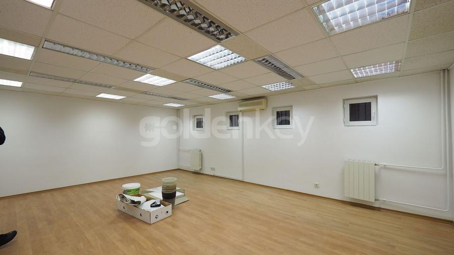 Apartament cu 9 camere decomandat în Aviatorilor