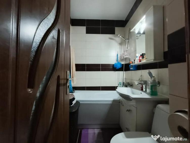 Garsonieră decomandată în Baza 3