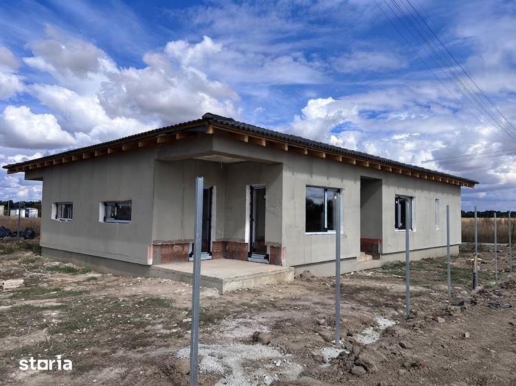Casă cu 3 camere cu Teren 300 Mp în Bucovăț