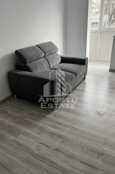 Apartament cu 3 camere semidecomandat, mobilat în Dacia