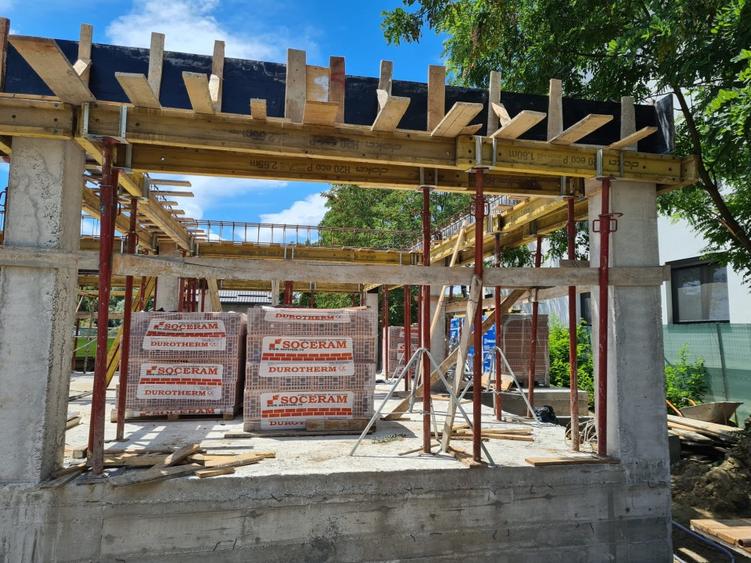 Casă individuală cu 3 camere cu Teren 300 Mp în Central