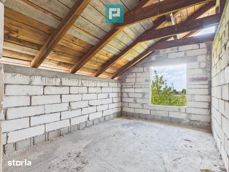 Casă cu 7 camere cu Teren 2151 Mp în Central