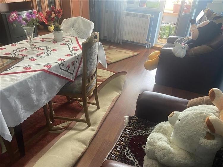 Apartament cu 3 camere decomandat în Nord-Est