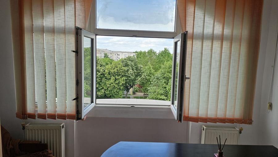 Apartament cu 2 camere decomandat în Valea Moșneagului
