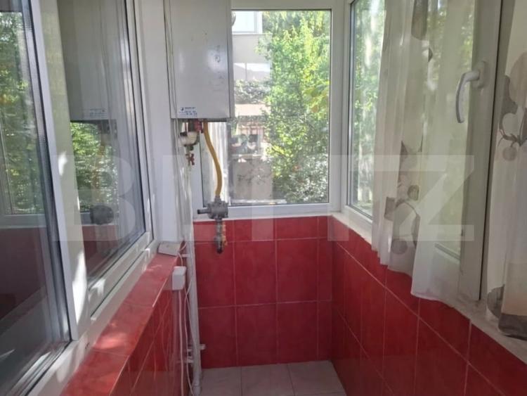 Apartament cu 2 camere semidecomandat, mobilat în Titu