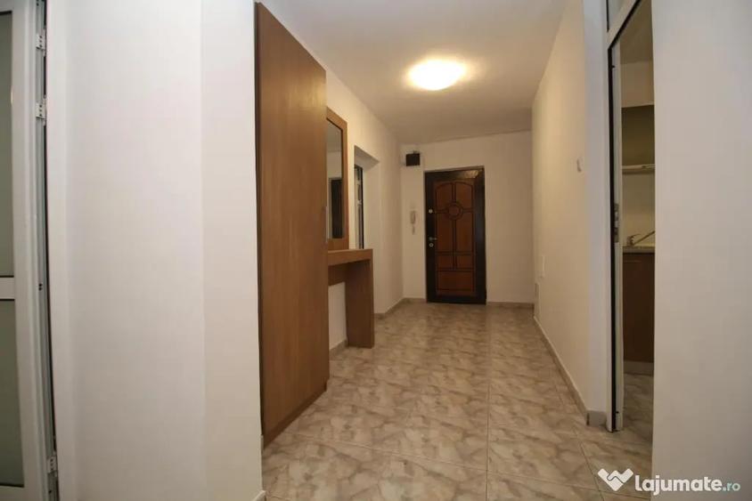 Apartament cu 3 camere decomandat în Decebal