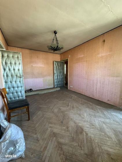 Apartament cu 3 camere semidecomandat în Drumul Taberei — fotografia 1