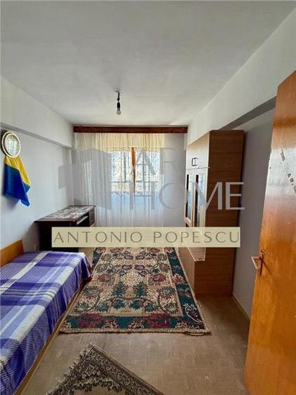 Apartament cu 4 camere decomandat în Malu Roșu
