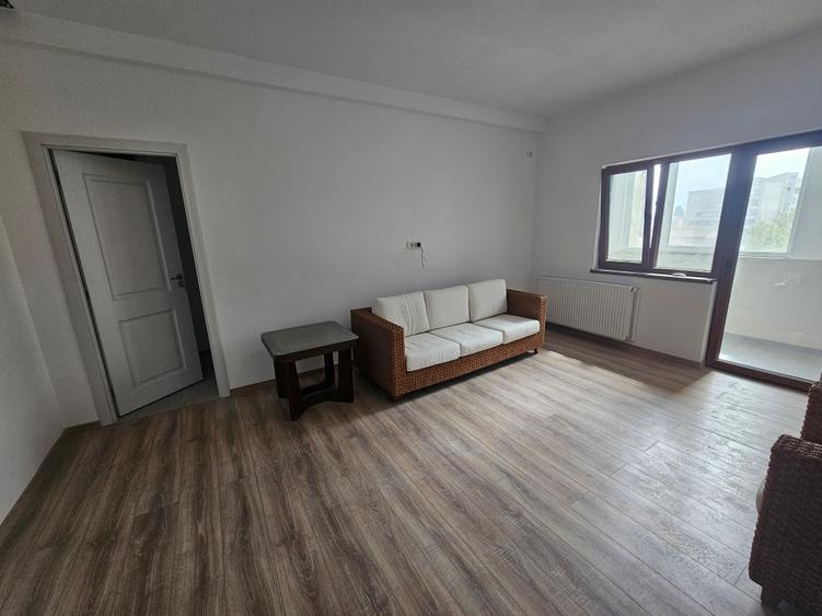 Apartament cu 4 camere decomandat în Armeneasca