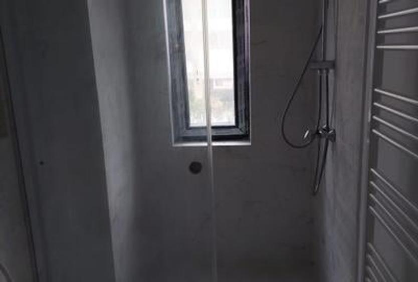 Apartament cu 3 camere semidecomandat, mobilat în Central