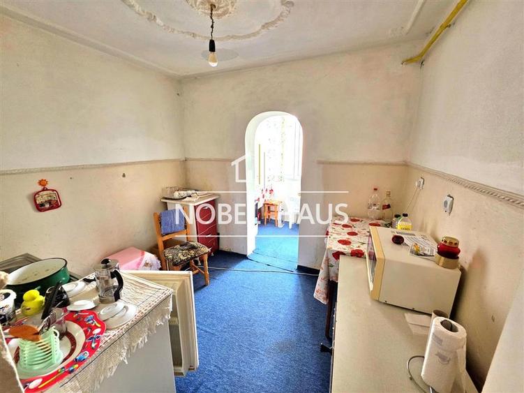 Apartament cu 3 camere decomandat în Est