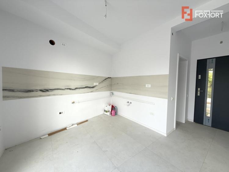 Casă individuală cu 4 camere cu Canalizare în Fratelia