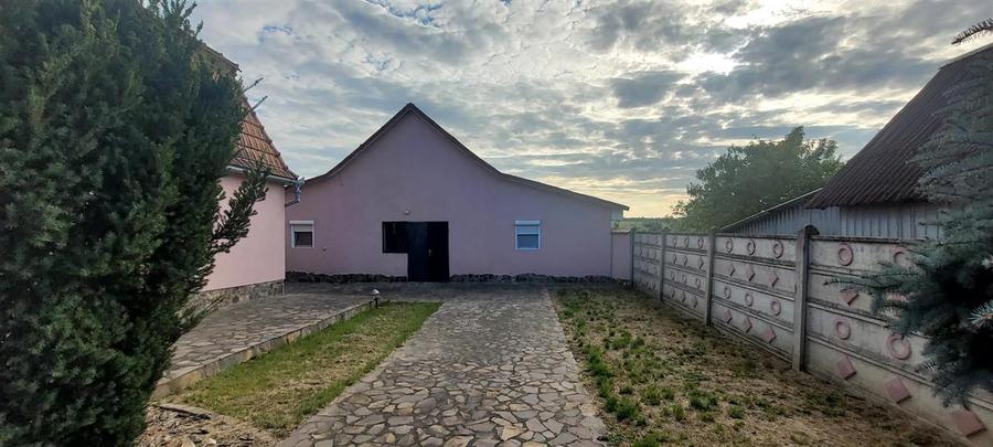 Casă cu 5 camere cu Teren 3316 Mp în Felcheriu