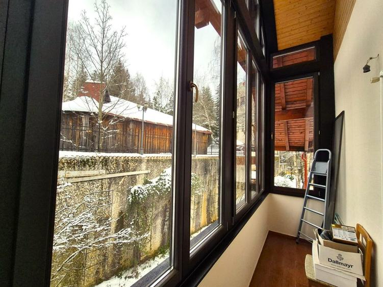 Apartament cu 3 camere decomandat în Poiana Brașov