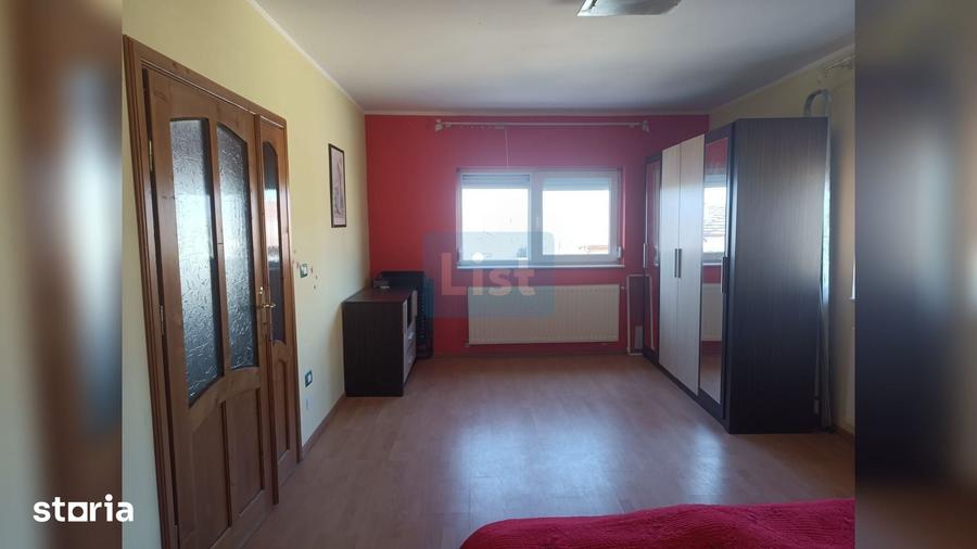 Casă cu 5 camere cu Teren 709 Mp în Podari