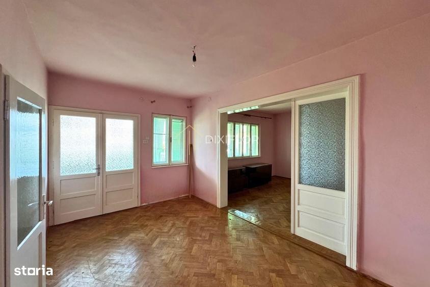 Casă cu 3 camere decomandat în Șieu