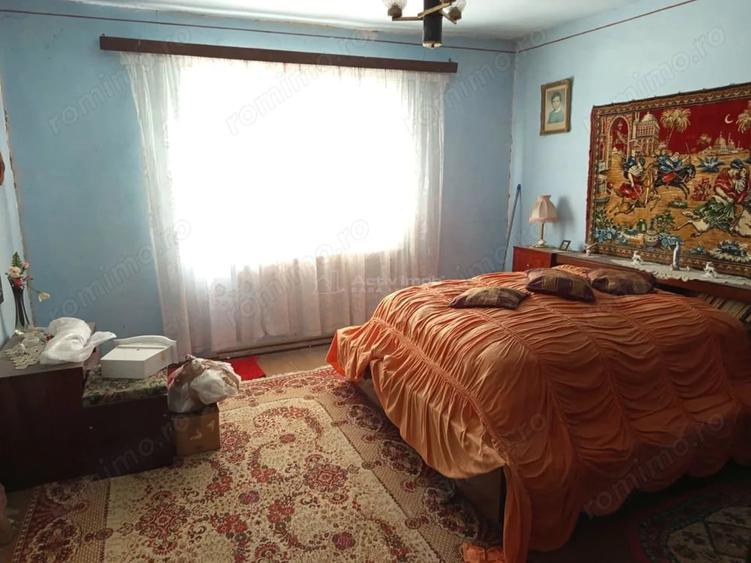Casă cu 5 camere cu Teren 1439 Mp în Iam