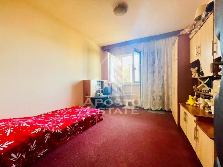Apartament cu 3 camere decomandat în Aurel Vlaicu