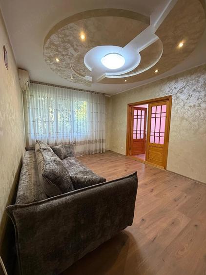 Apartament cu 3 camere semidecomandat în Faleză