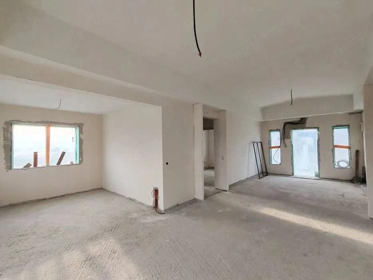 Casă cu 4 camere cu Teren 500 Mp în Sânpetru