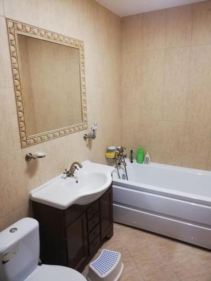 Apartament cu 3 camere semidecomandat în Florești