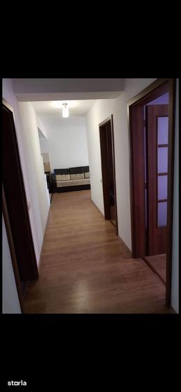 Apartament cu 3 camere decomandat în Florești