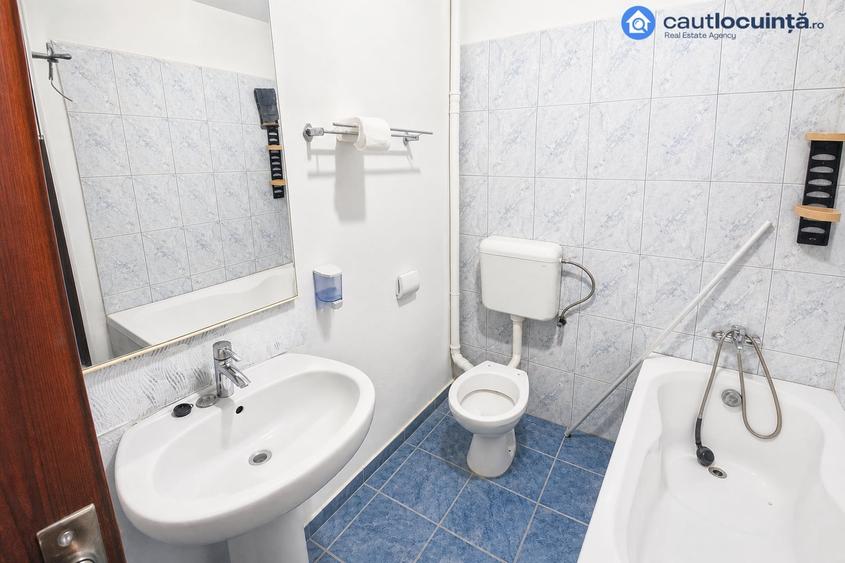 Casă individuală cu 7 camere cu Canalizare în Trafic Greu
