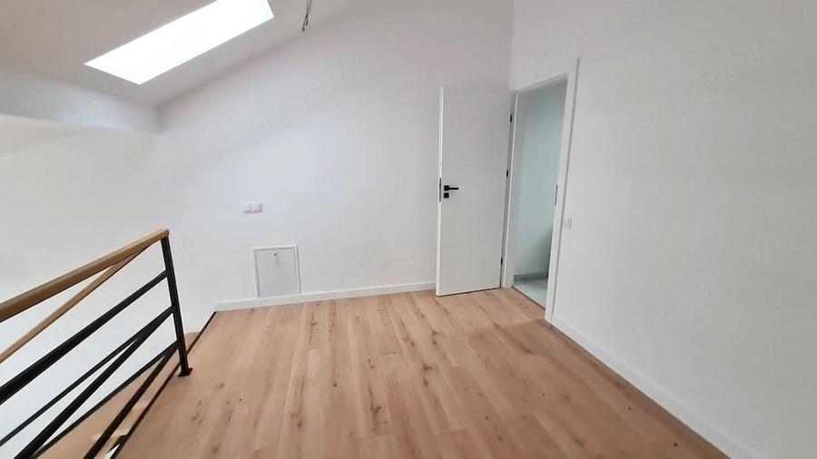 Apartament cu 3 camere semidecomandat în Turnișor