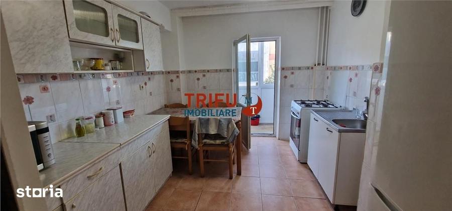 Apartament cu 3 camere decomandat în Tolstoi
