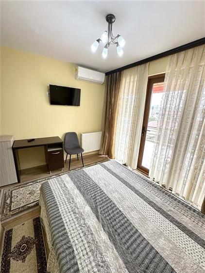 Apartament cu 4 camere decomandat, mobilat în Delfinariu