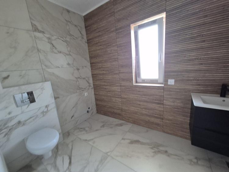 Apartament cu 3 camere decomandat în Hipodrom 3