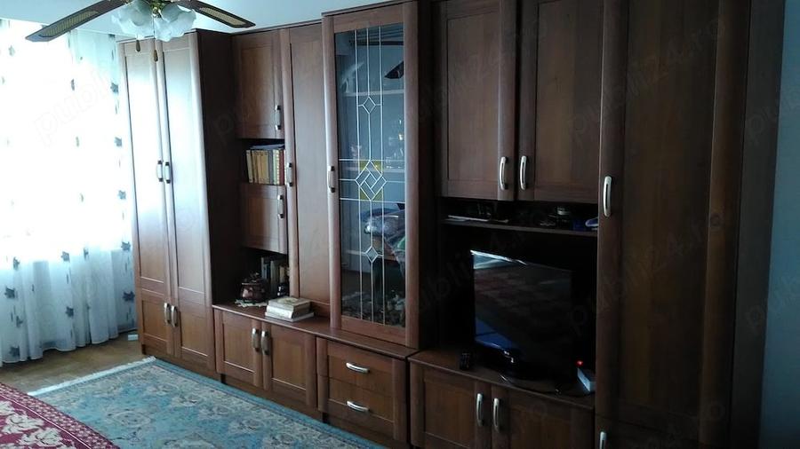 Apartament cu 3 camere decomandat în Lipovei