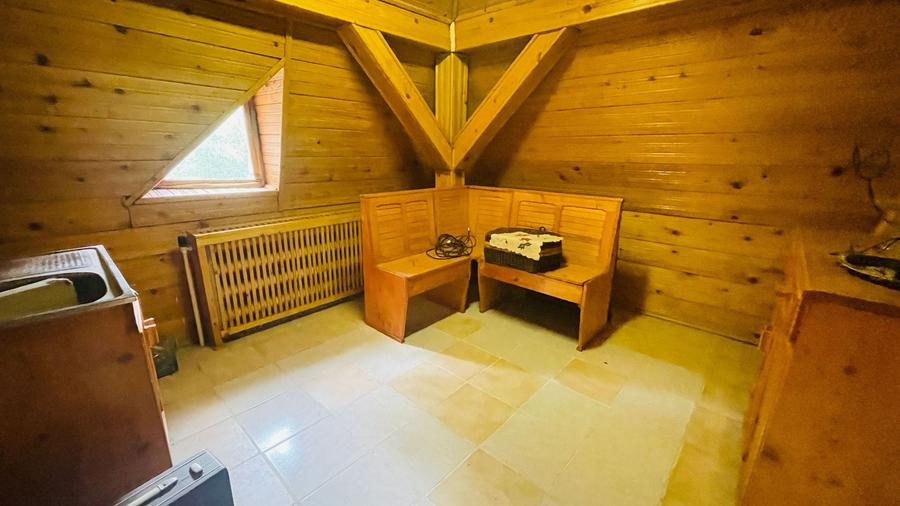 Casă individuală cu 7 camere cu Canalizare în Mehala